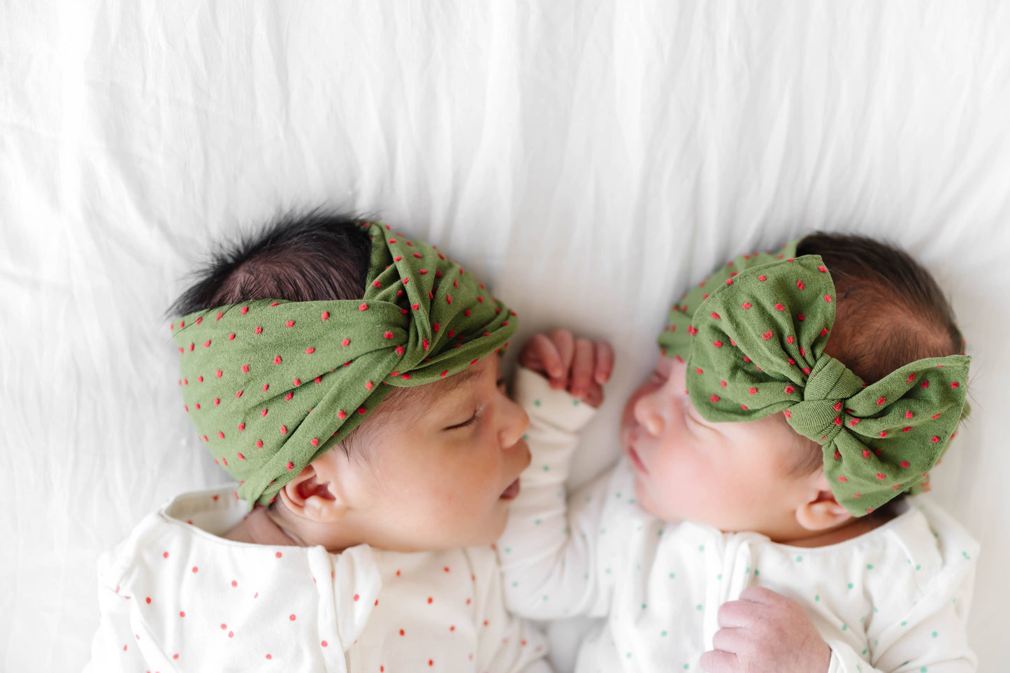 PATTERNED SHABBY KNOT: hunter/red dot