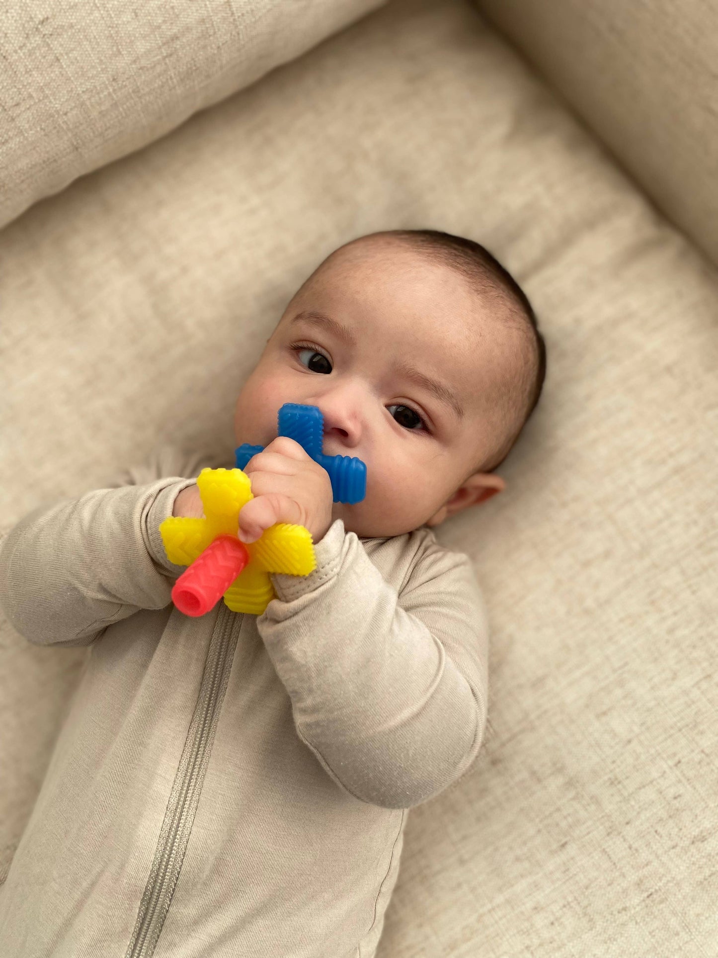 Itzy Ritzy Teensy Tubes™: Rainbow